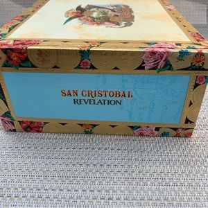 San Cristobal Cigar Box w/Beautiful Graphics 7”x8”x3” Aqua/Cream/Parrot